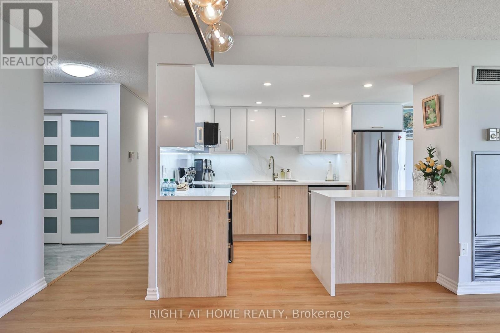 












802 - 30 HARDING BOULEVARD W

,
Richmond Hill (North Richvale),




Ontario
L4C9M3

