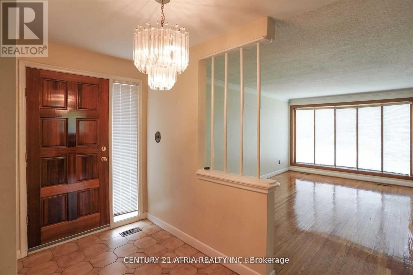 












438 LYNETT CRESCENT

,
Richmond Hill (Crosby),




Ontario
L4C2V7

