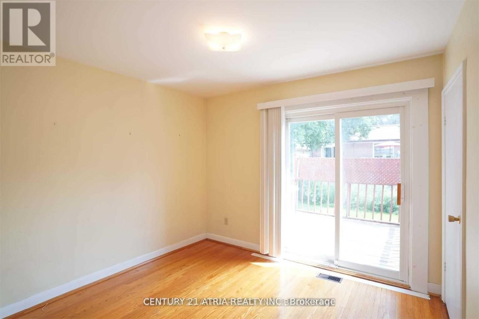 












438 LYNETT CRESCENT

,
Richmond Hill (Crosby),




Ontario
L4C2V7

