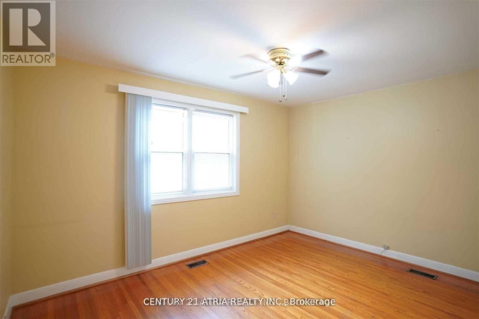 












438 LYNETT CRESCENT

,
Richmond Hill (Crosby),




Ontario
L4C2V7

