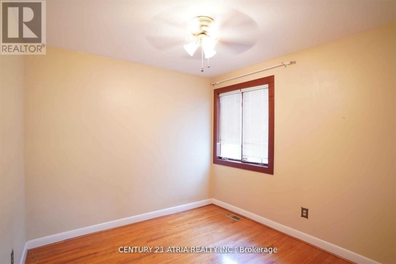 












438 LYNETT CRESCENT

,
Richmond Hill (Crosby),




Ontario
L4C2V7

