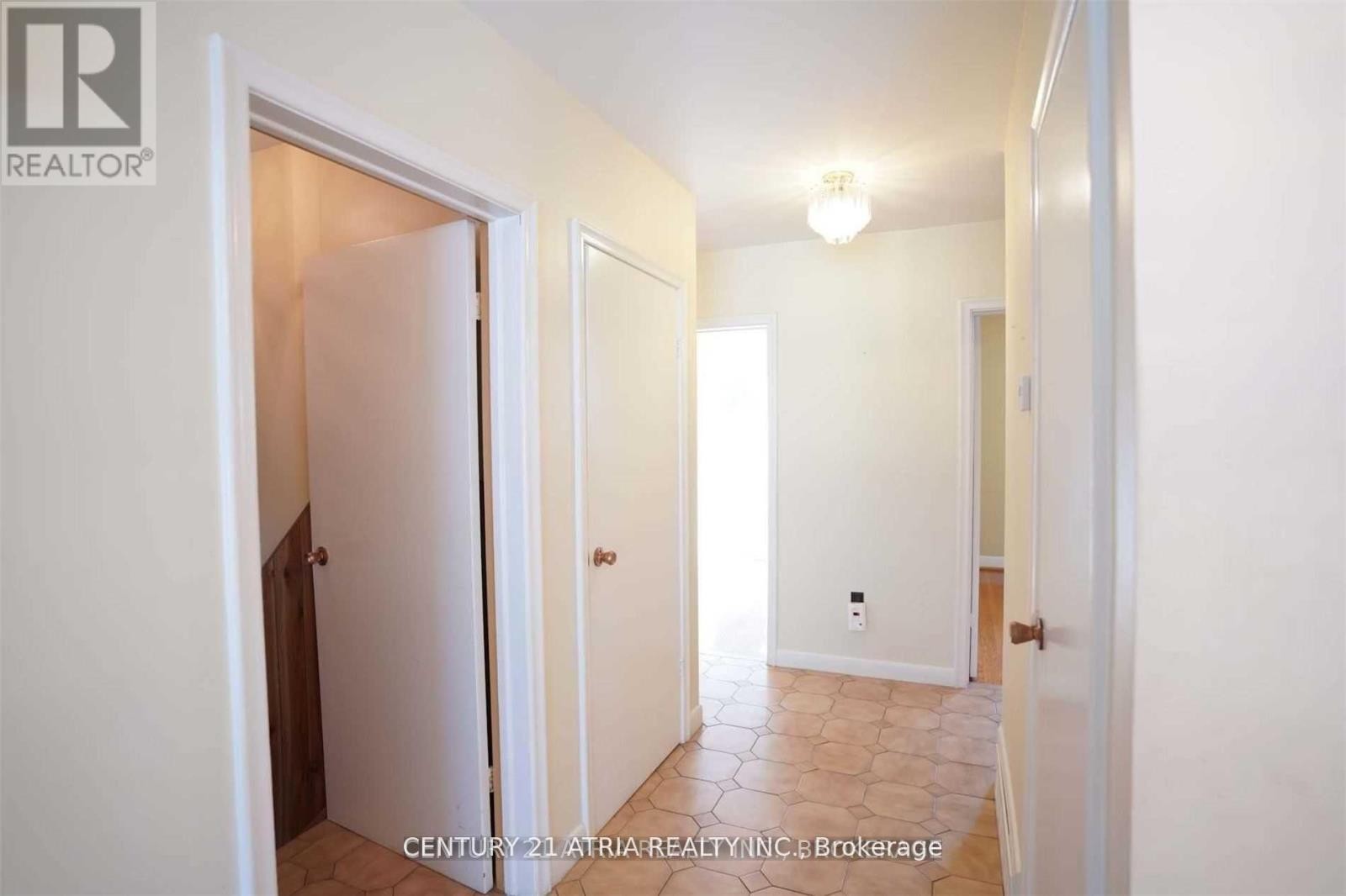 












438 LYNETT CRESCENT

,
Richmond Hill (Crosby),




Ontario
L4C2V7

