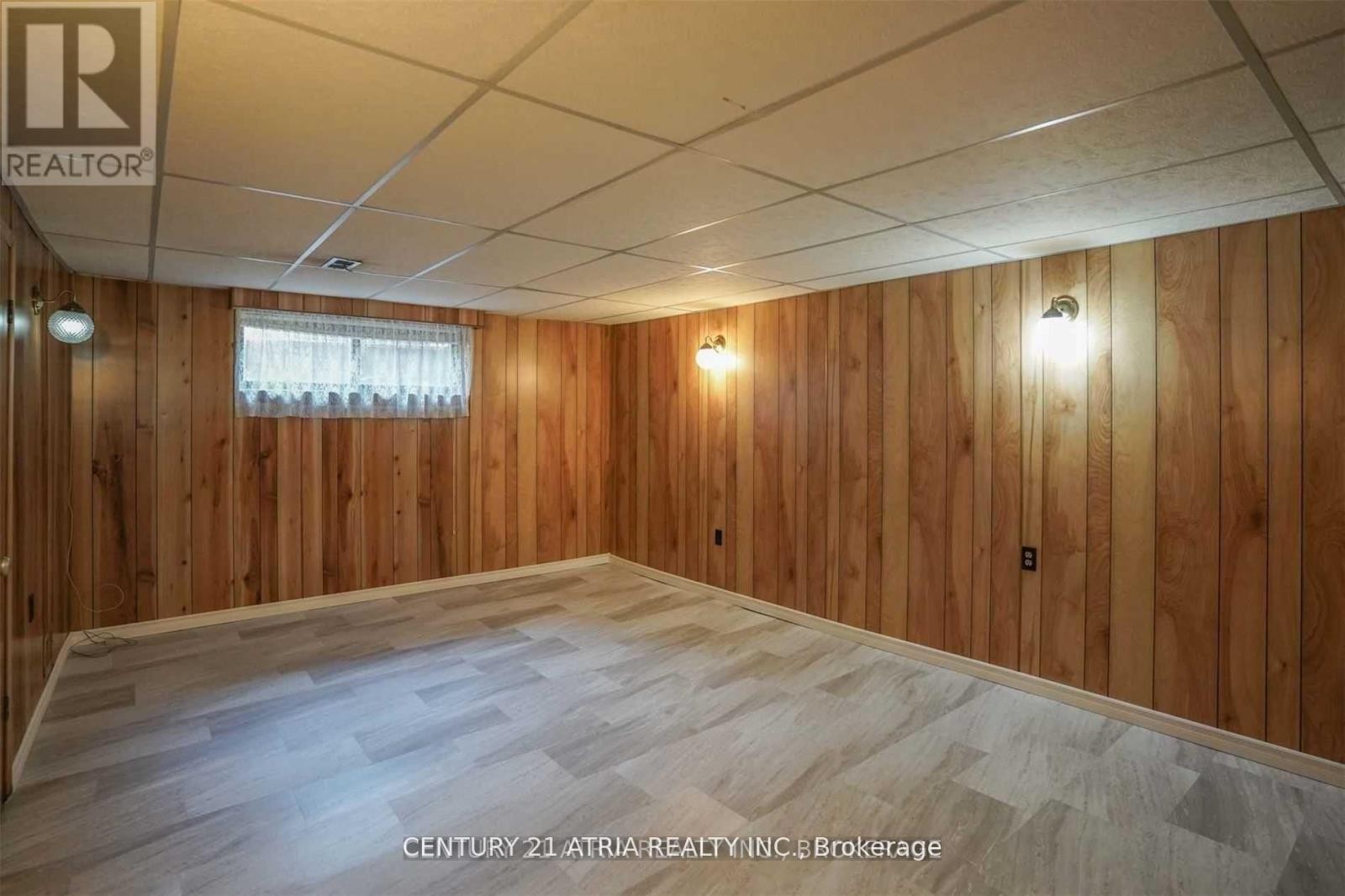 












438 LYNETT CRESCENT

,
Richmond Hill (Crosby),




Ontario
L4C2V7

