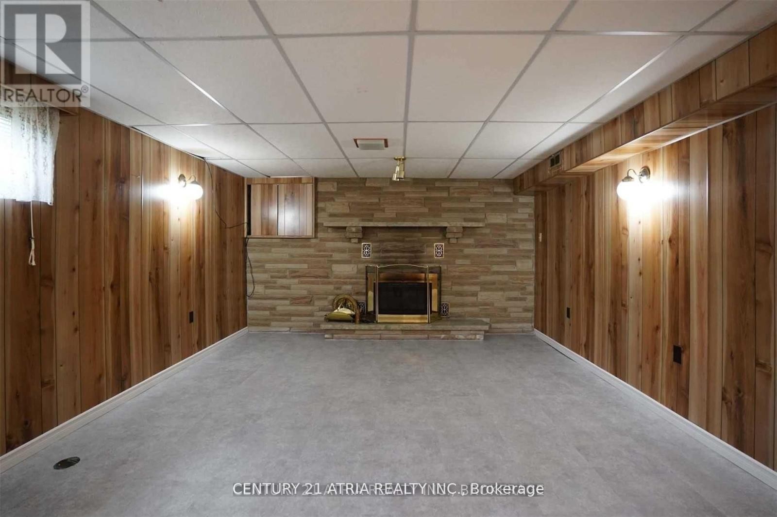 












438 LYNETT CRESCENT

,
Richmond Hill (Crosby),




Ontario
L4C2V7

