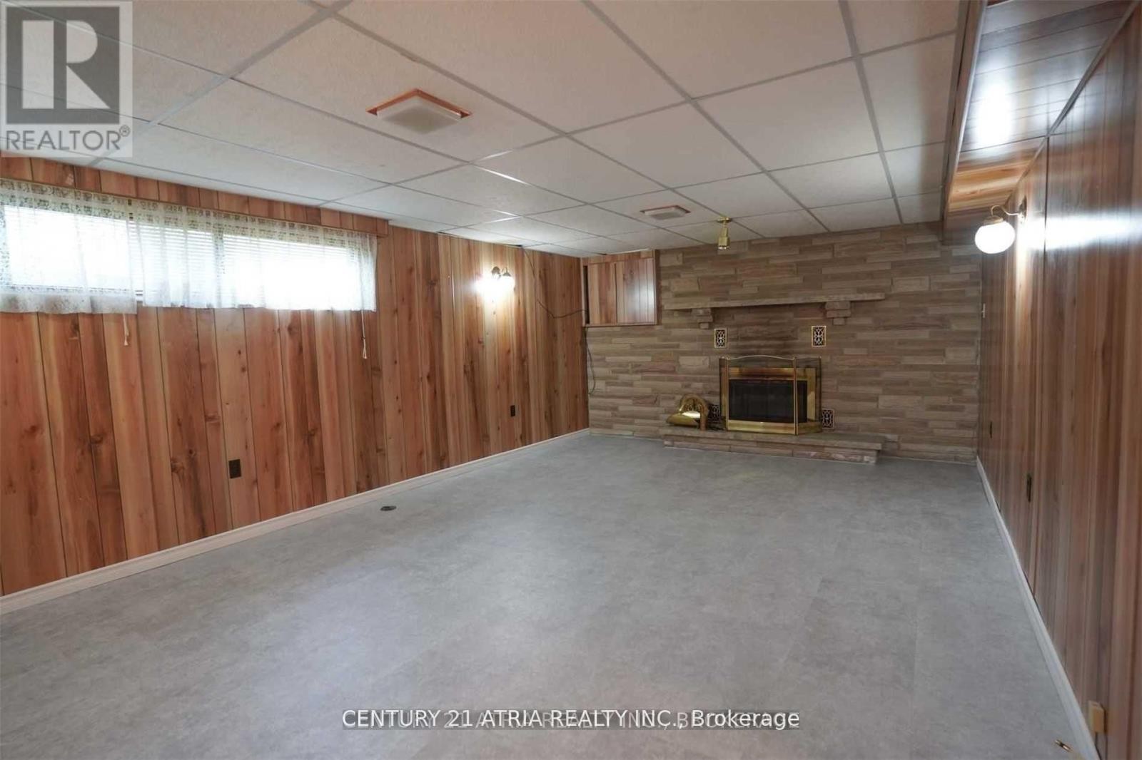 












438 LYNETT CRESCENT

,
Richmond Hill (Crosby),




Ontario
L4C2V7

