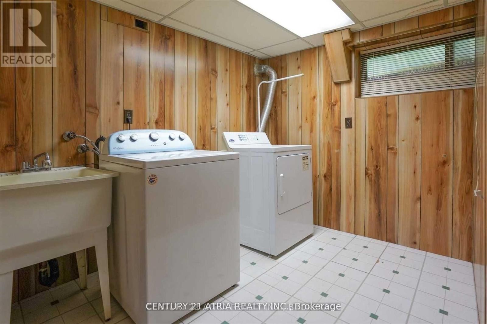 












438 LYNETT CRESCENT

,
Richmond Hill (Crosby),




Ontario
L4C2V7

