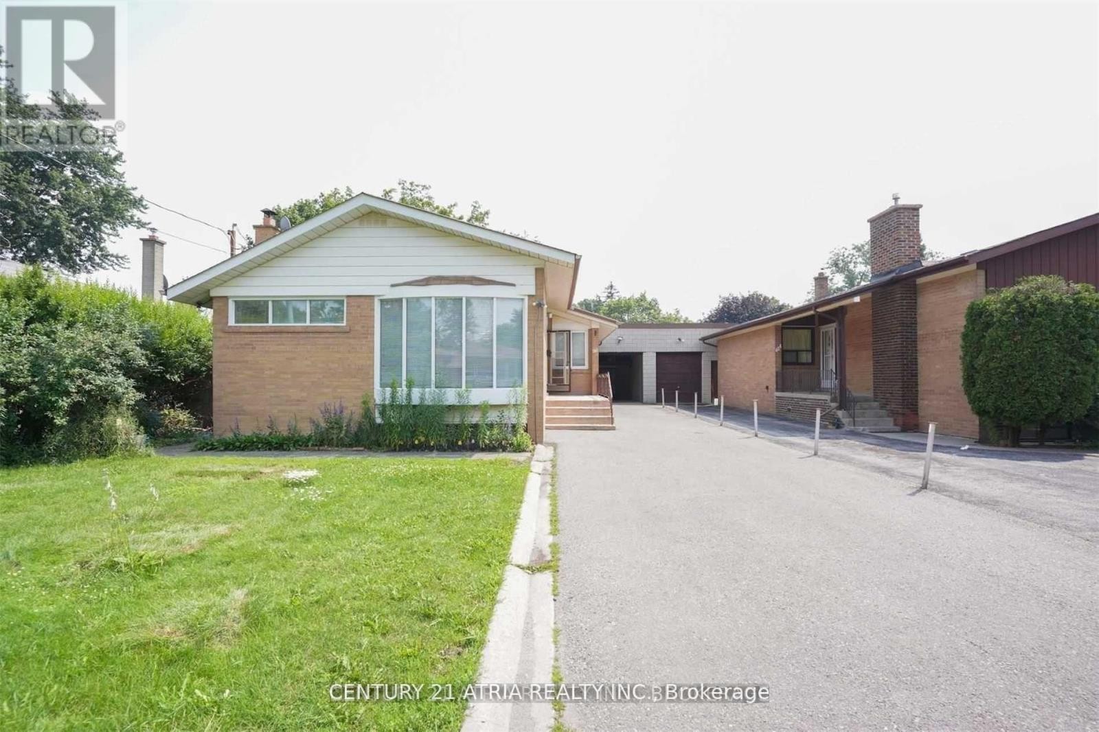 












438 LYNETT CRESCENT

,
Richmond Hill (Crosby),




Ontario
L4C2V7

