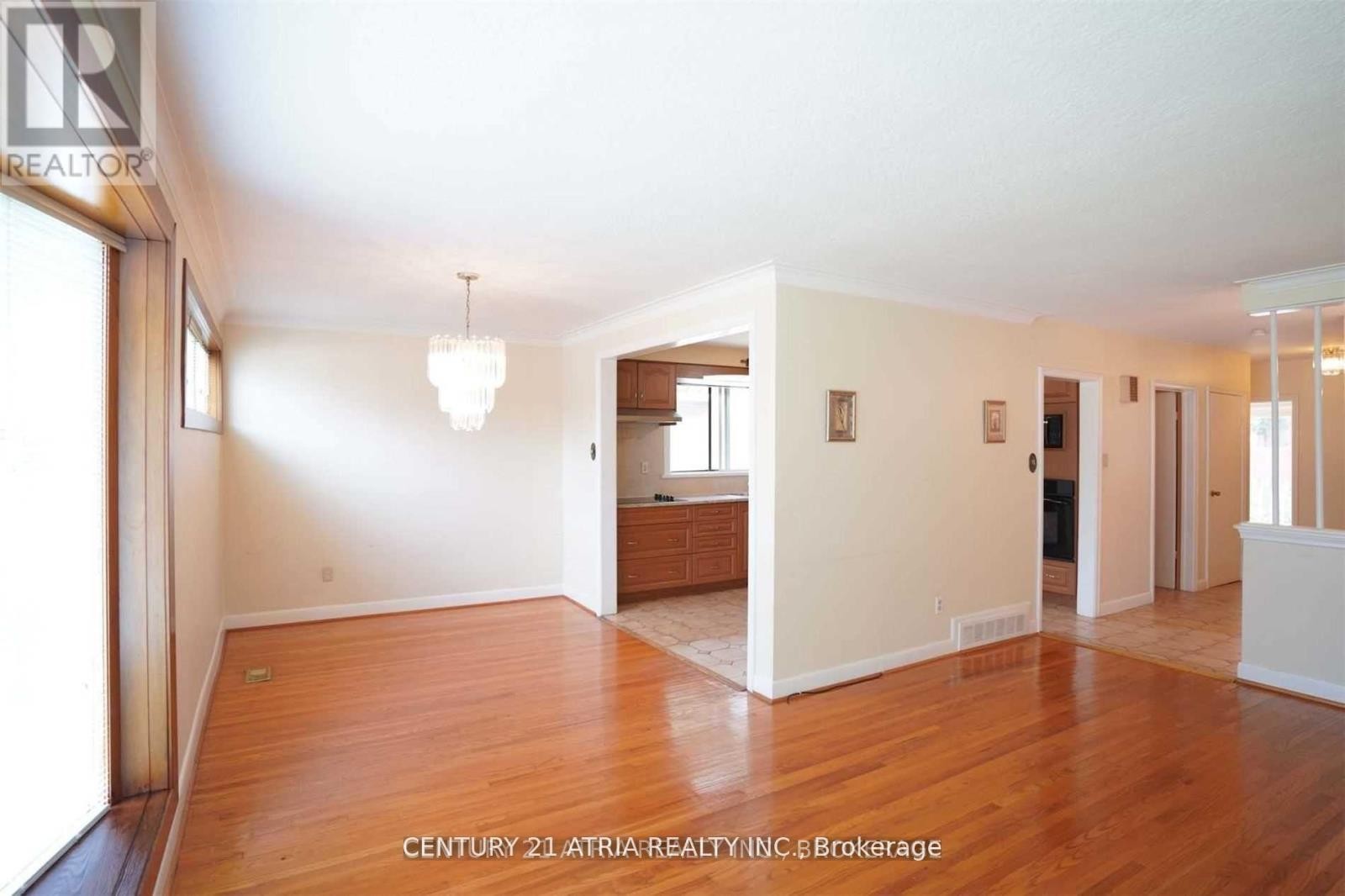 












438 LYNETT CRESCENT

,
Richmond Hill (Crosby),




Ontario
L4C2V7

