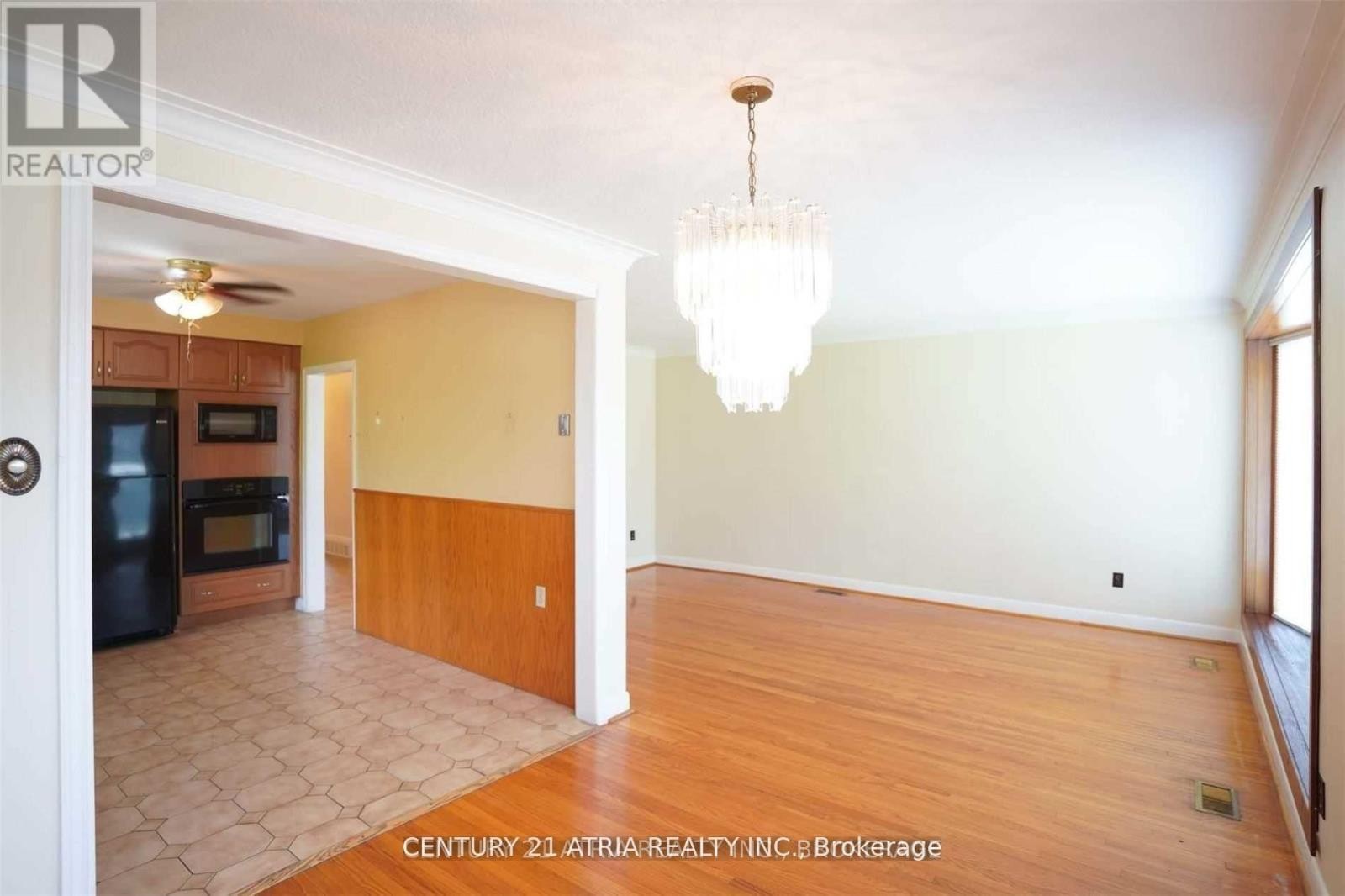 












438 LYNETT CRESCENT

,
Richmond Hill (Crosby),




Ontario
L4C2V7

