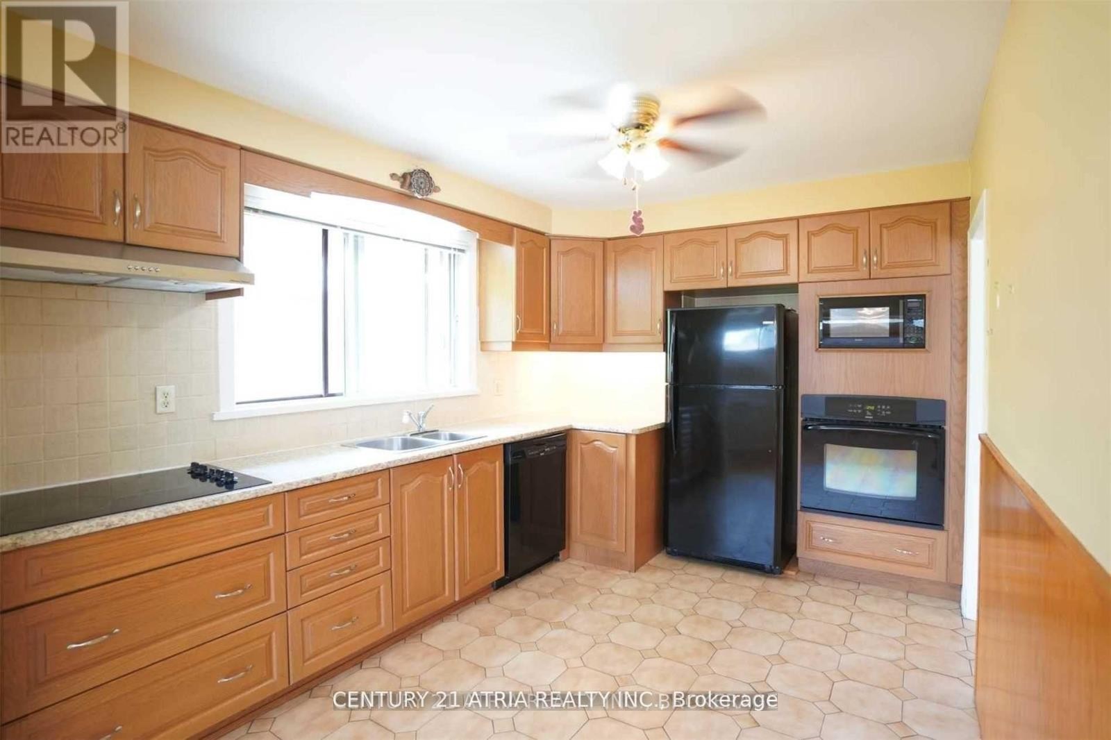 












438 LYNETT CRESCENT

,
Richmond Hill (Crosby),




Ontario
L4C2V7

