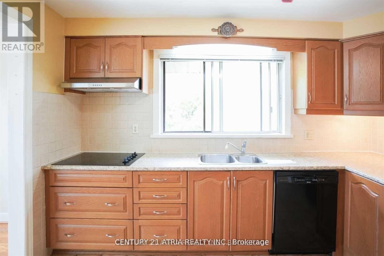 












438 LYNETT CRESCENT

,
Richmond Hill (Crosby),




Ontario
L4C2V7

