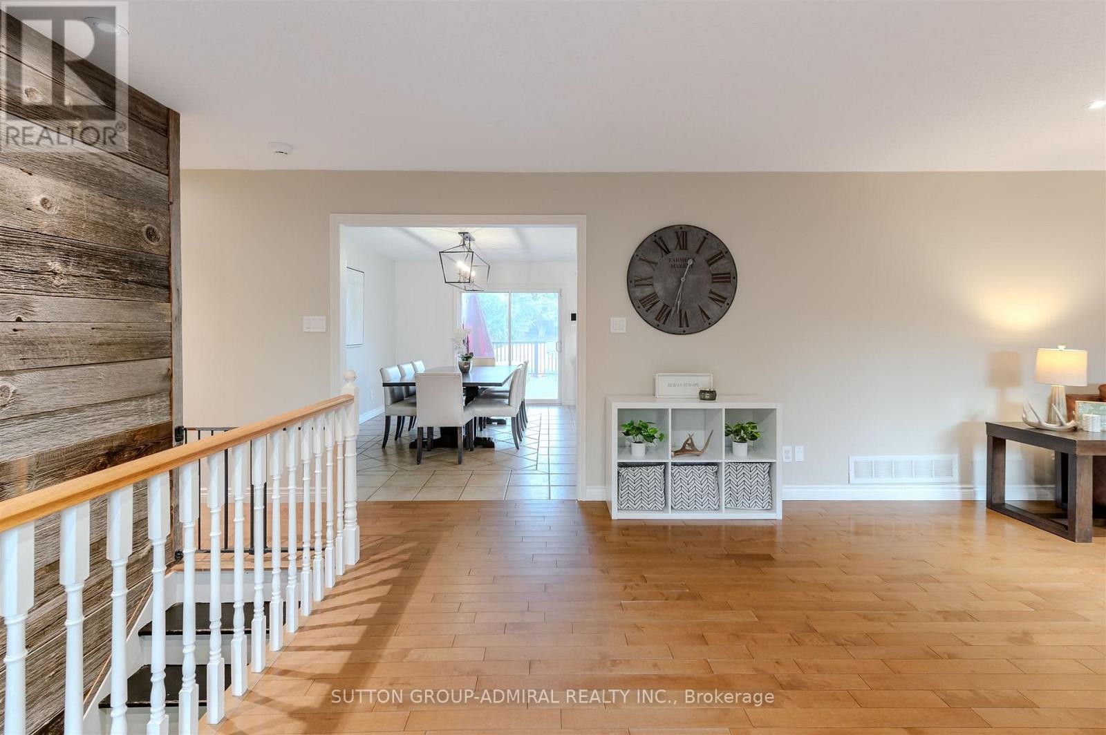 












250 DENNEY DRIVE

,
Essa,




Ontario
L3W0T8

