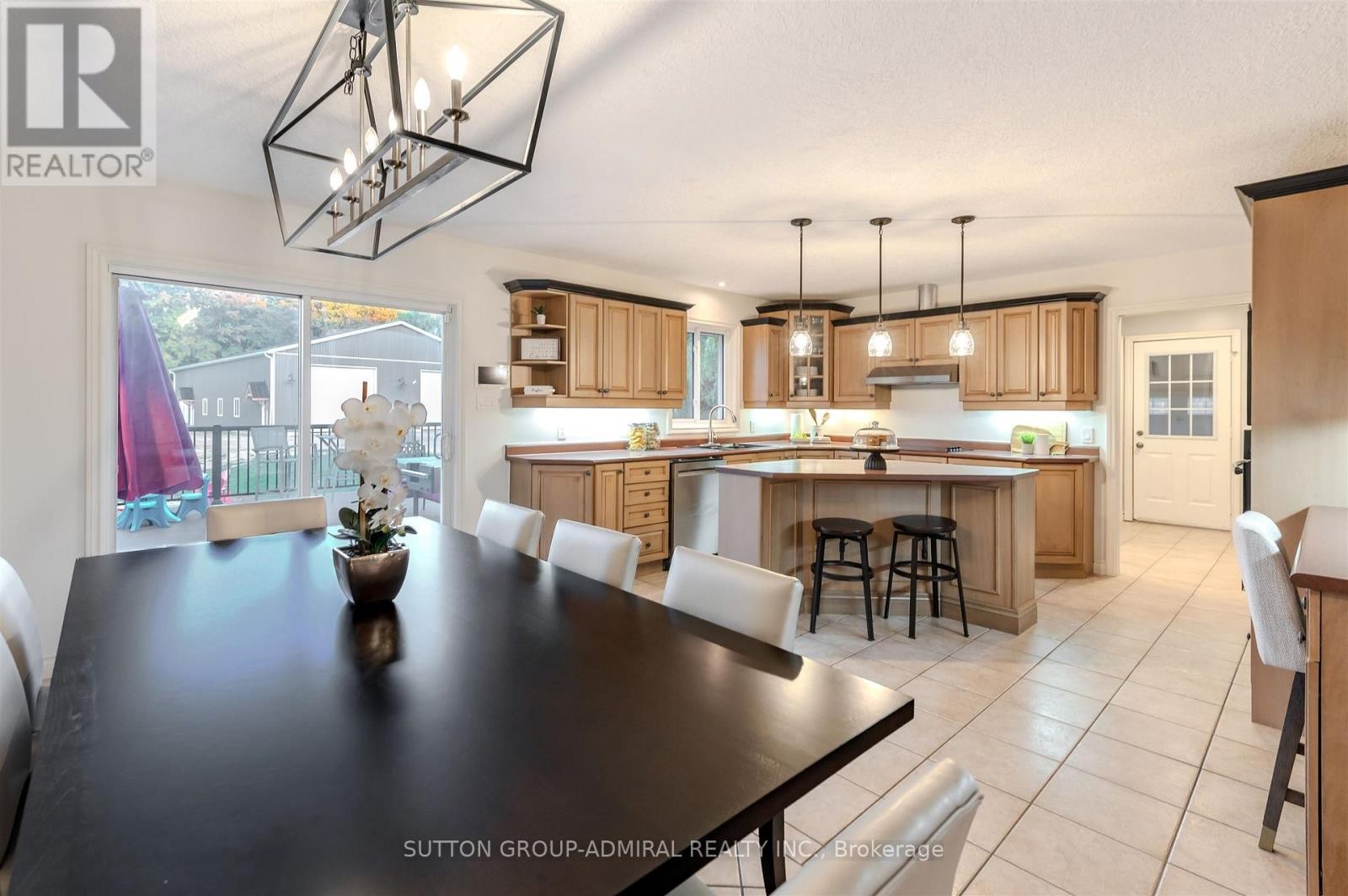 












250 DENNEY DRIVE

,
Essa,




Ontario
L3W0T8

