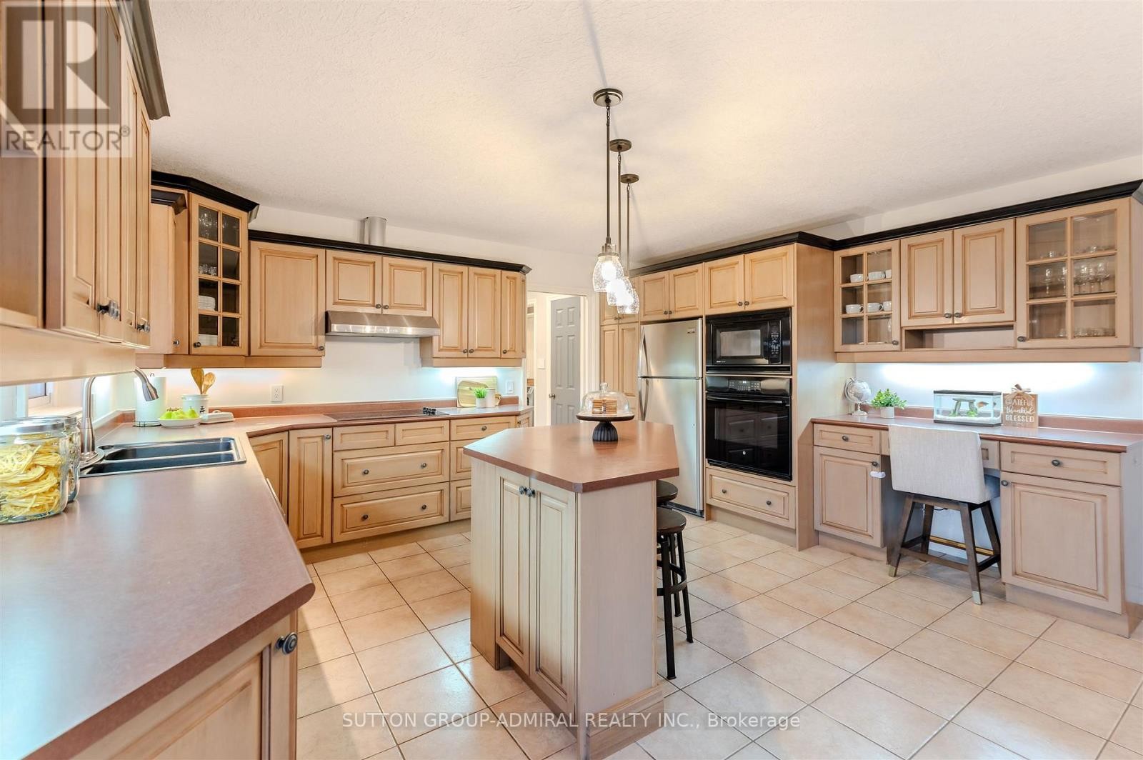 












250 DENNEY DRIVE

,
Essa,




Ontario
L3W0T8

