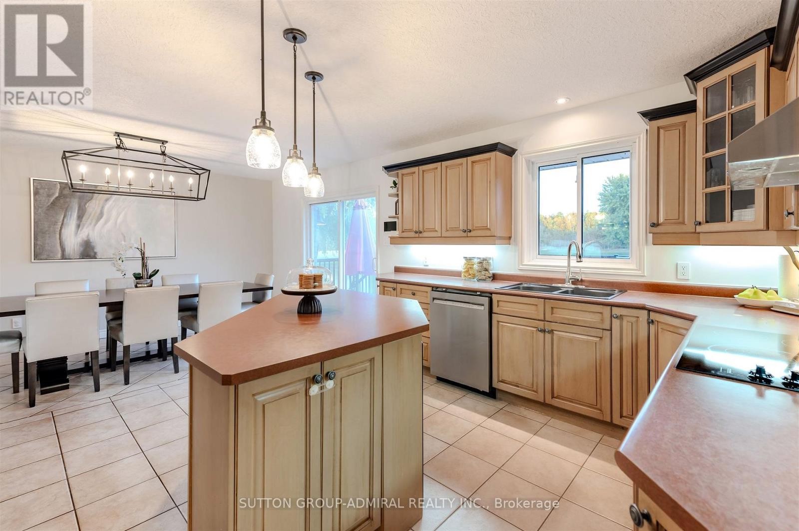 












250 DENNEY DRIVE

,
Essa,




Ontario
L3W0T8

