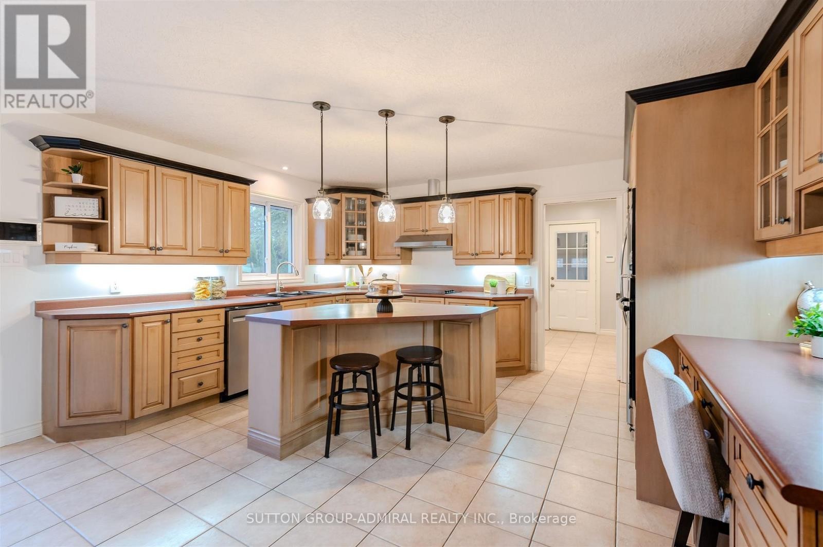 












250 DENNEY DRIVE

,
Essa,




Ontario
L3W0T8

