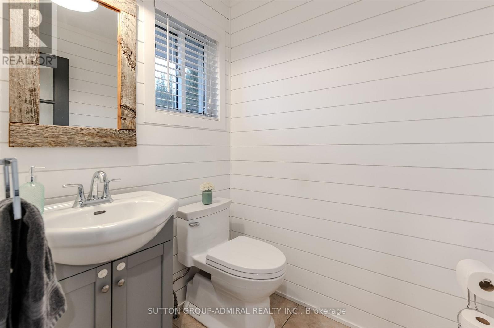 












250 DENNEY DRIVE

,
Essa,




Ontario
L3W0T8

