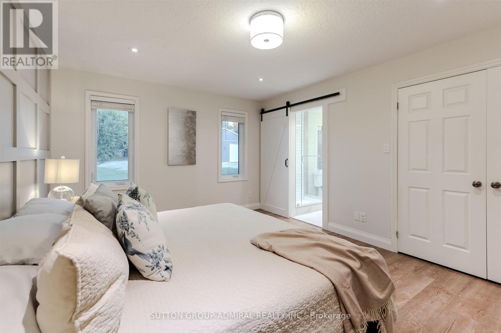 












250 DENNEY DRIVE

,
Essa,




Ontario
L3W0T8

