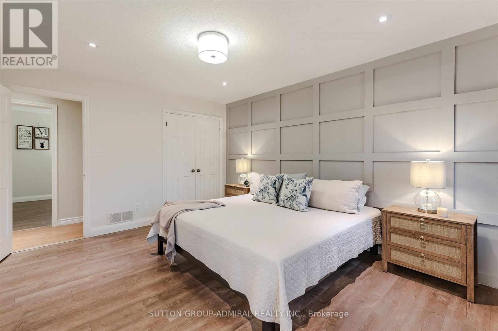 












250 DENNEY DRIVE

,
Essa,




Ontario
L3W0T8

