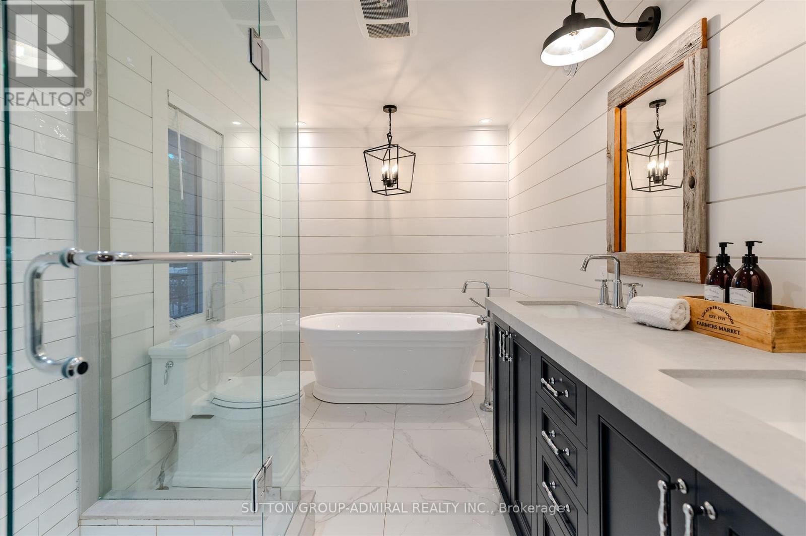 












250 DENNEY DRIVE

,
Essa,




Ontario
L3W0T8

