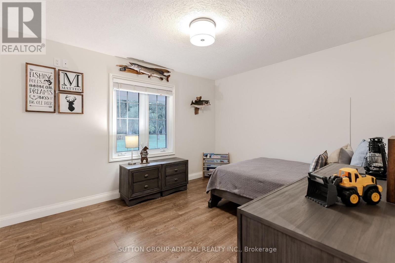 












250 DENNEY DRIVE

,
Essa,




Ontario
L3W0T8

