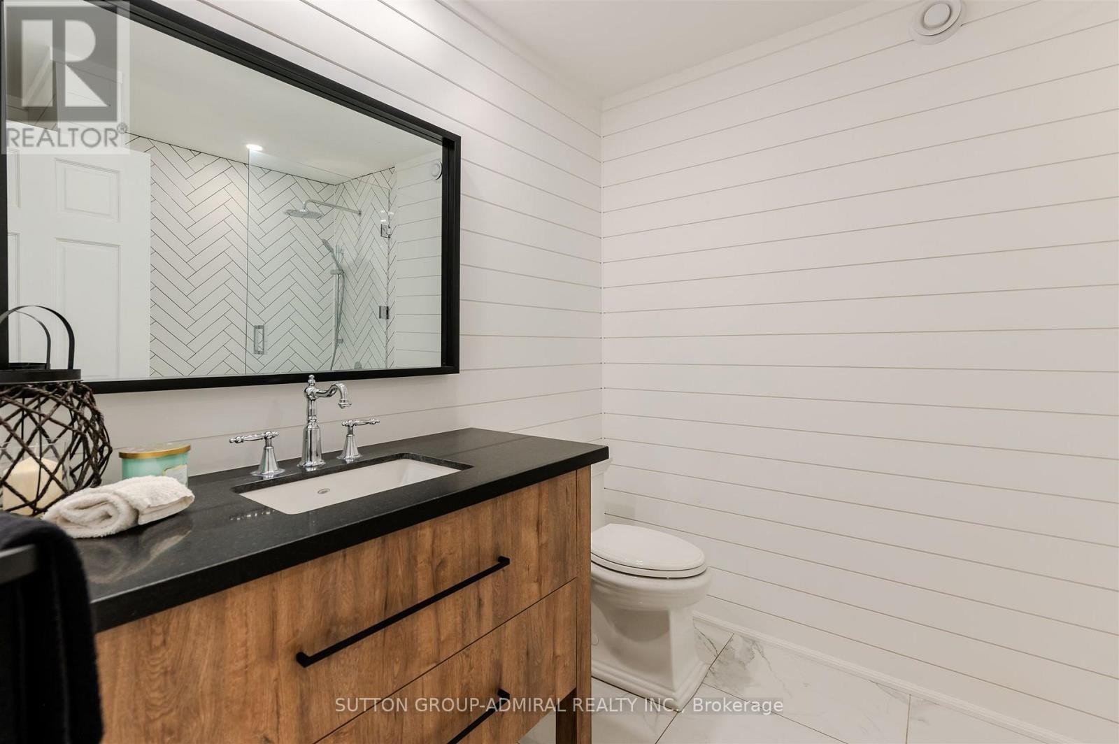 












250 DENNEY DRIVE

,
Essa,




Ontario
L3W0T8

