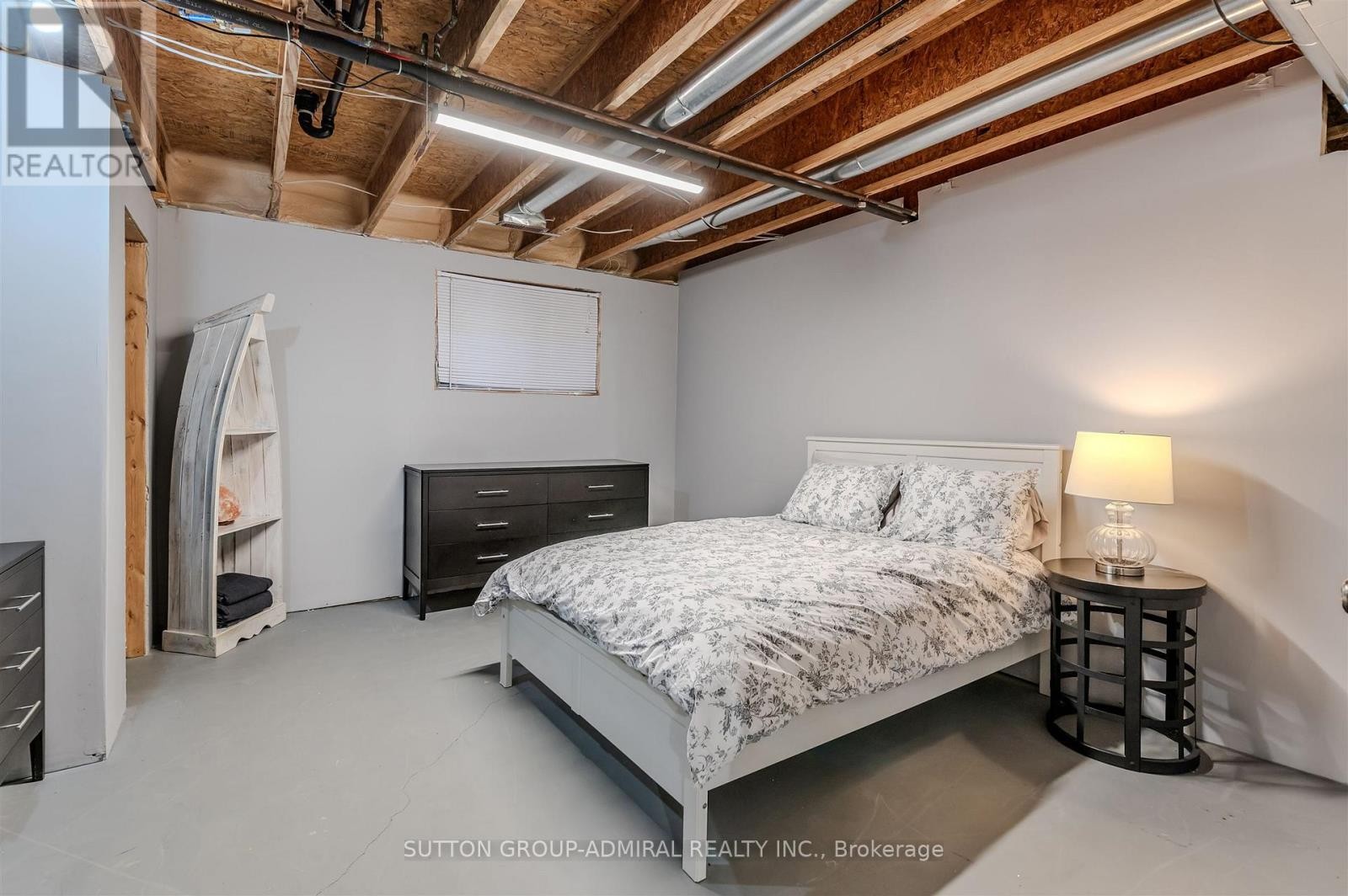 












250 DENNEY DRIVE

,
Essa,




Ontario
L3W0T8

