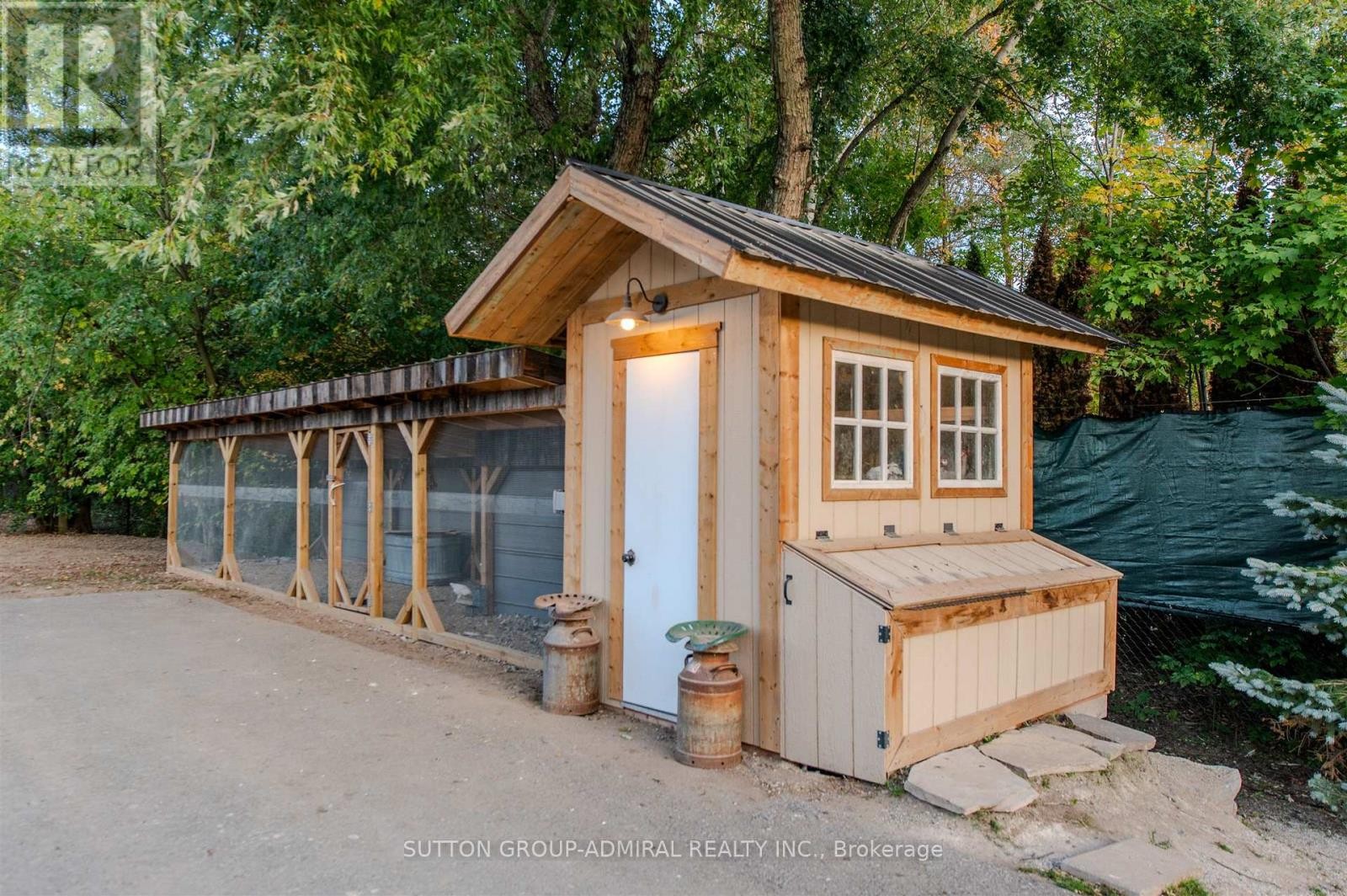 












250 DENNEY DRIVE

,
Essa,




Ontario
L3W0T8

