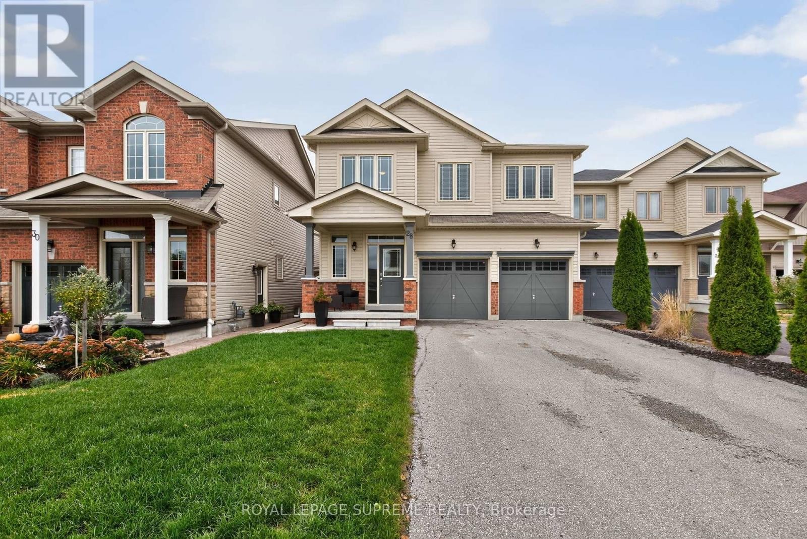 












28 MANDLEY STREET

,
Essa (Angus),




Ontario
L3W0B6

