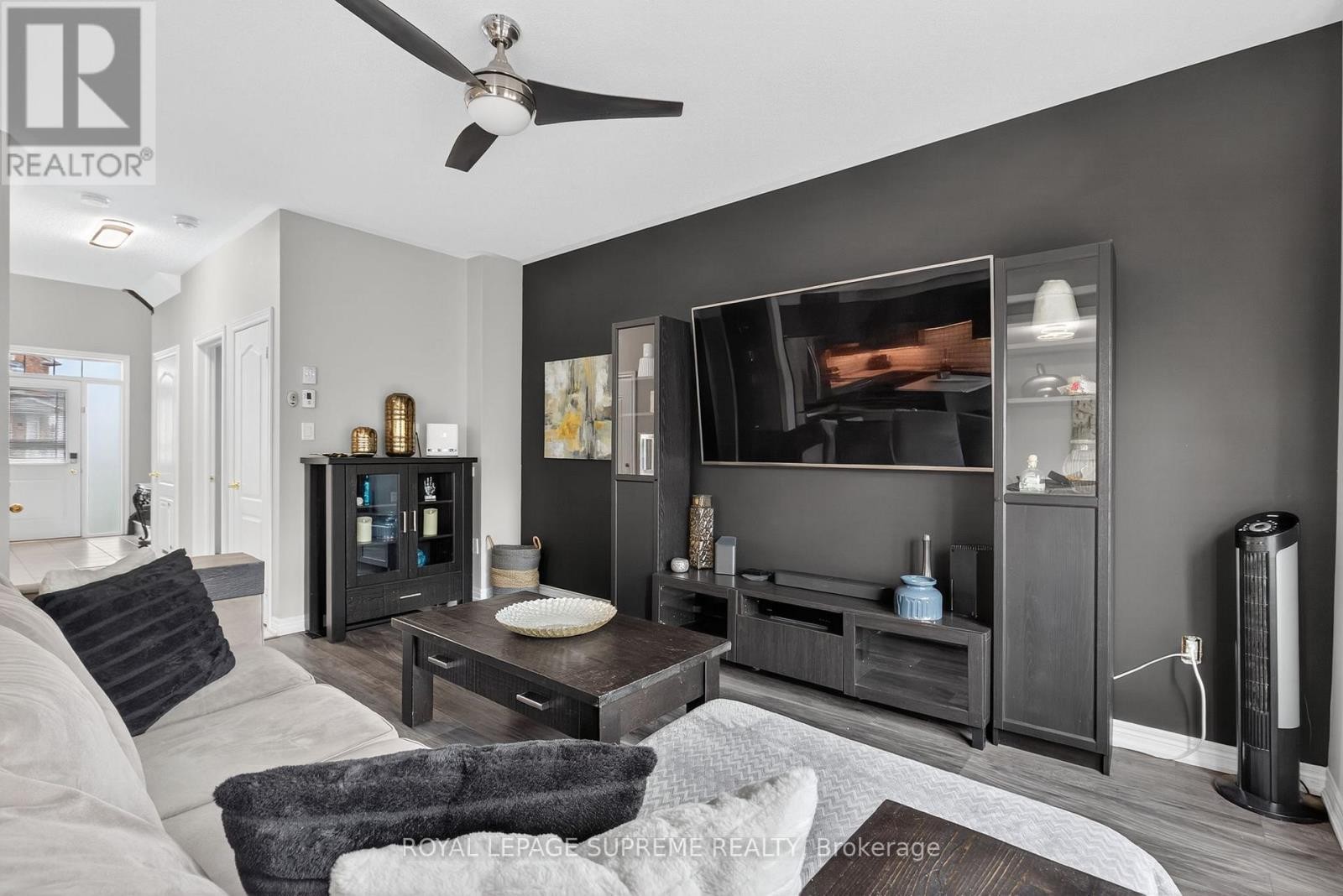 












28 MANDLEY STREET

,
Essa (Angus),




Ontario
L3W0B6

