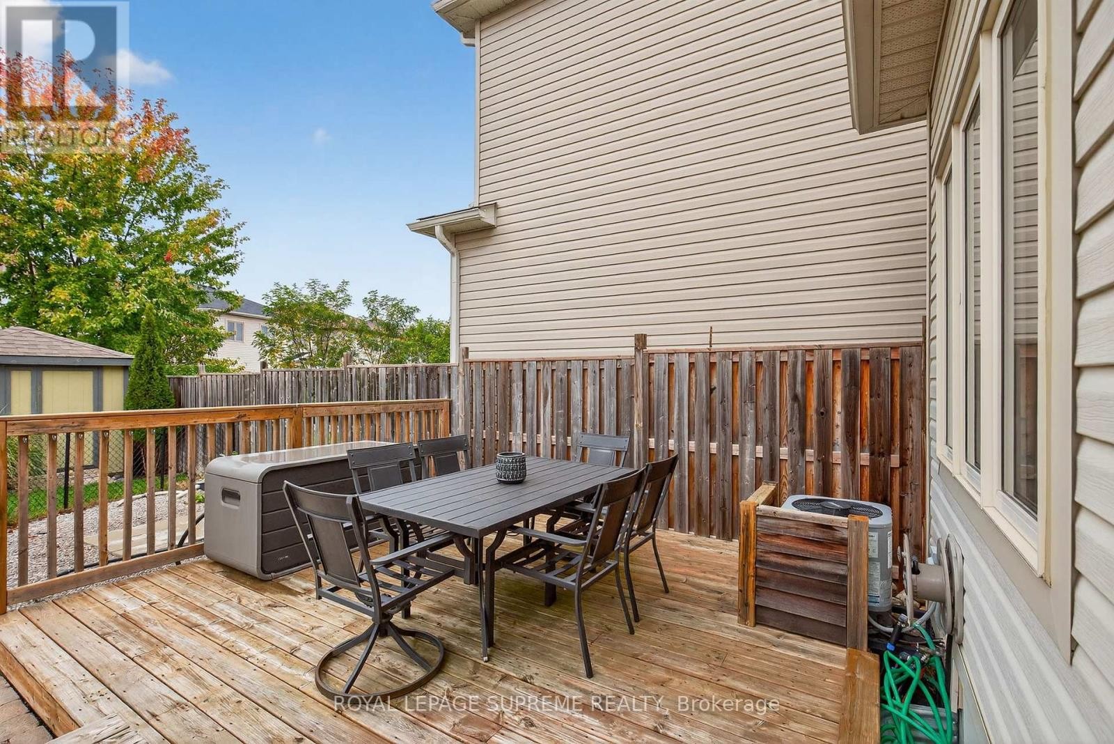 












28 MANDLEY STREET

,
Essa (Angus),




Ontario
L3W0B6

