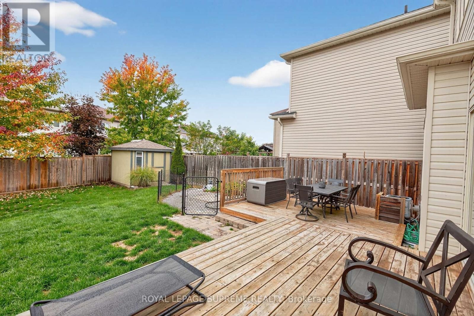 












28 MANDLEY STREET

,
Essa (Angus),




Ontario
L3W0B6

