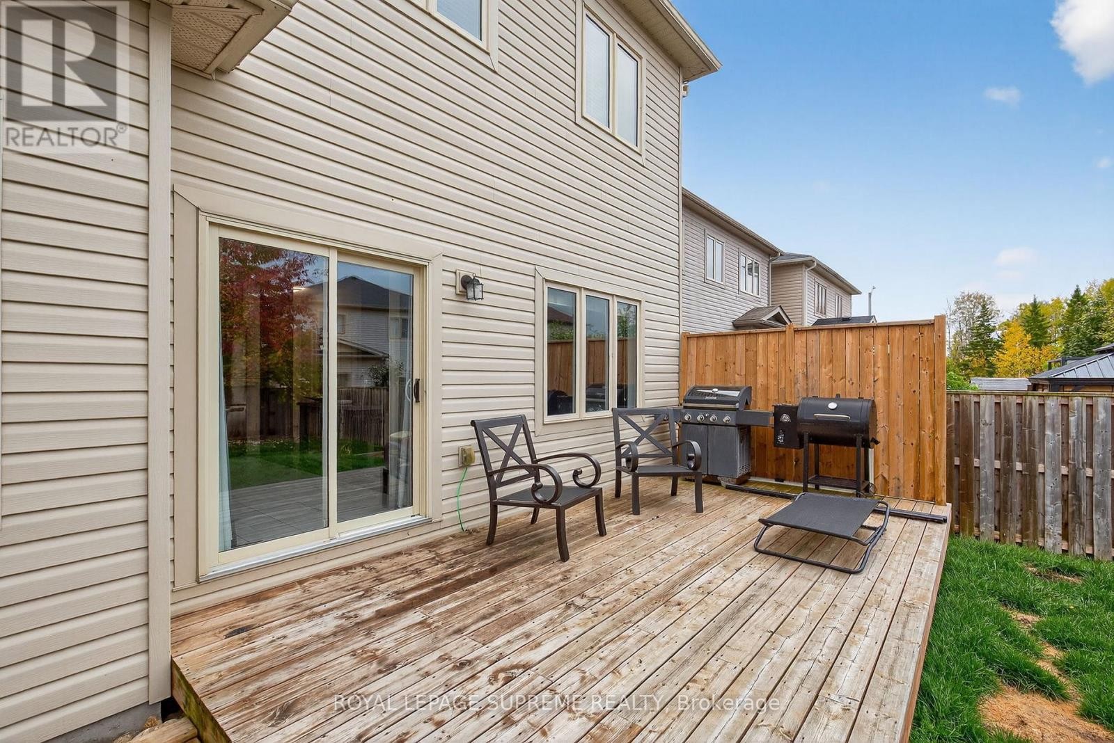 












28 MANDLEY STREET

,
Essa (Angus),




Ontario
L3W0B6

