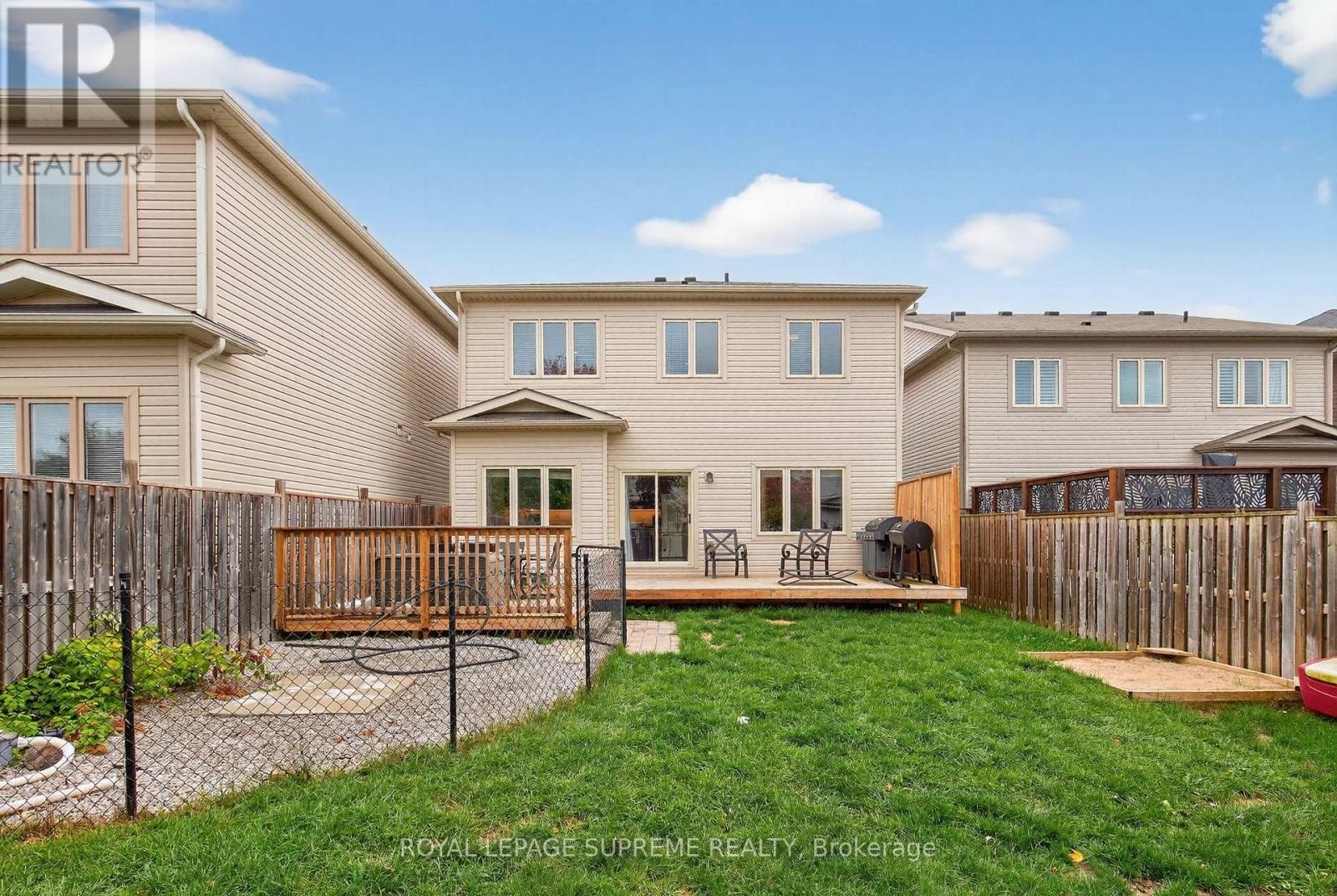 












28 MANDLEY STREET

,
Essa (Angus),




Ontario
L3W0B6

