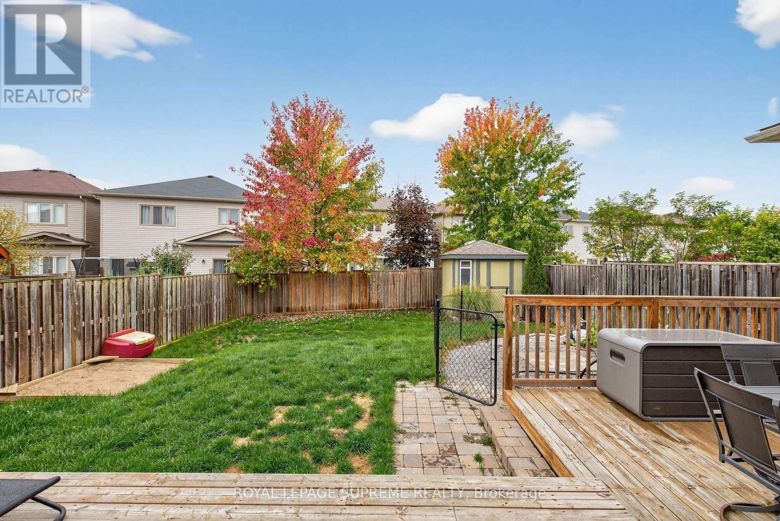 












28 MANDLEY STREET

,
Essa (Angus),




Ontario
L3W0B6

