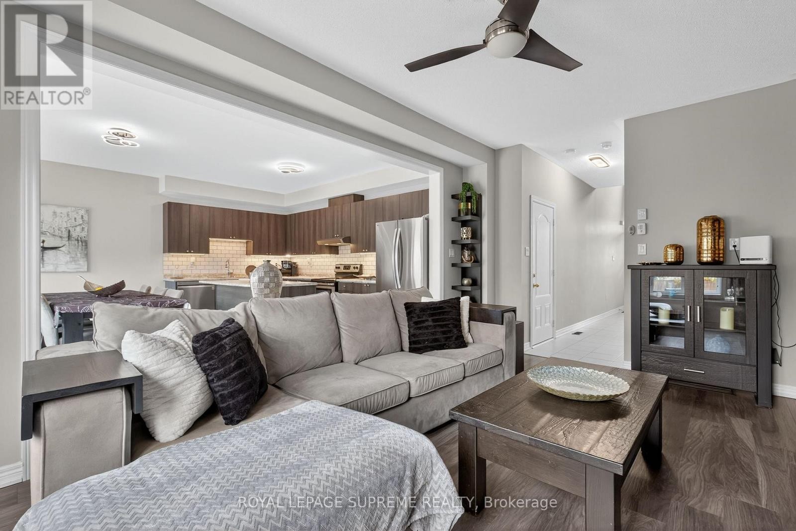 












28 MANDLEY STREET

,
Essa (Angus),




Ontario
L3W0B6

