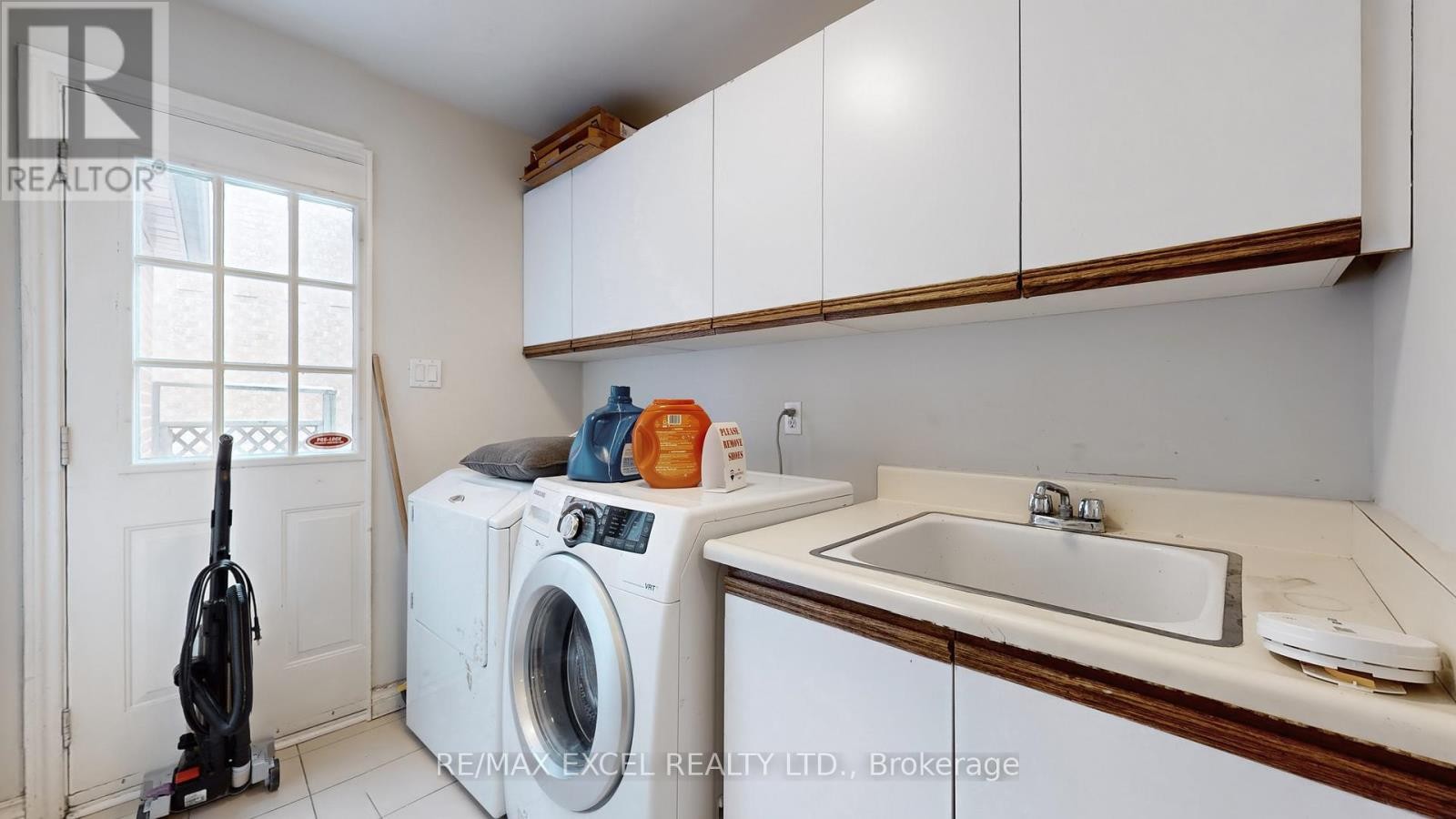 












67 ROSE GREEN DRIVE

,
Vaughan (Uplands),




Ontario
L4J4R5

