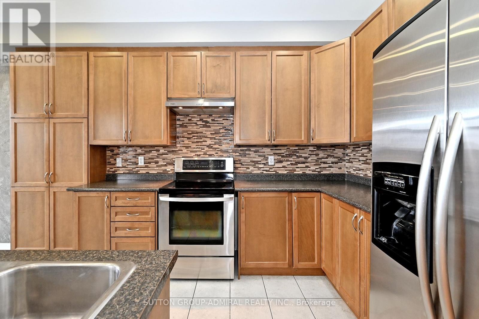 












41 BIG HILL CRESCENT

,
Vaughan (Patterson),




Ontario
L6A4S1

