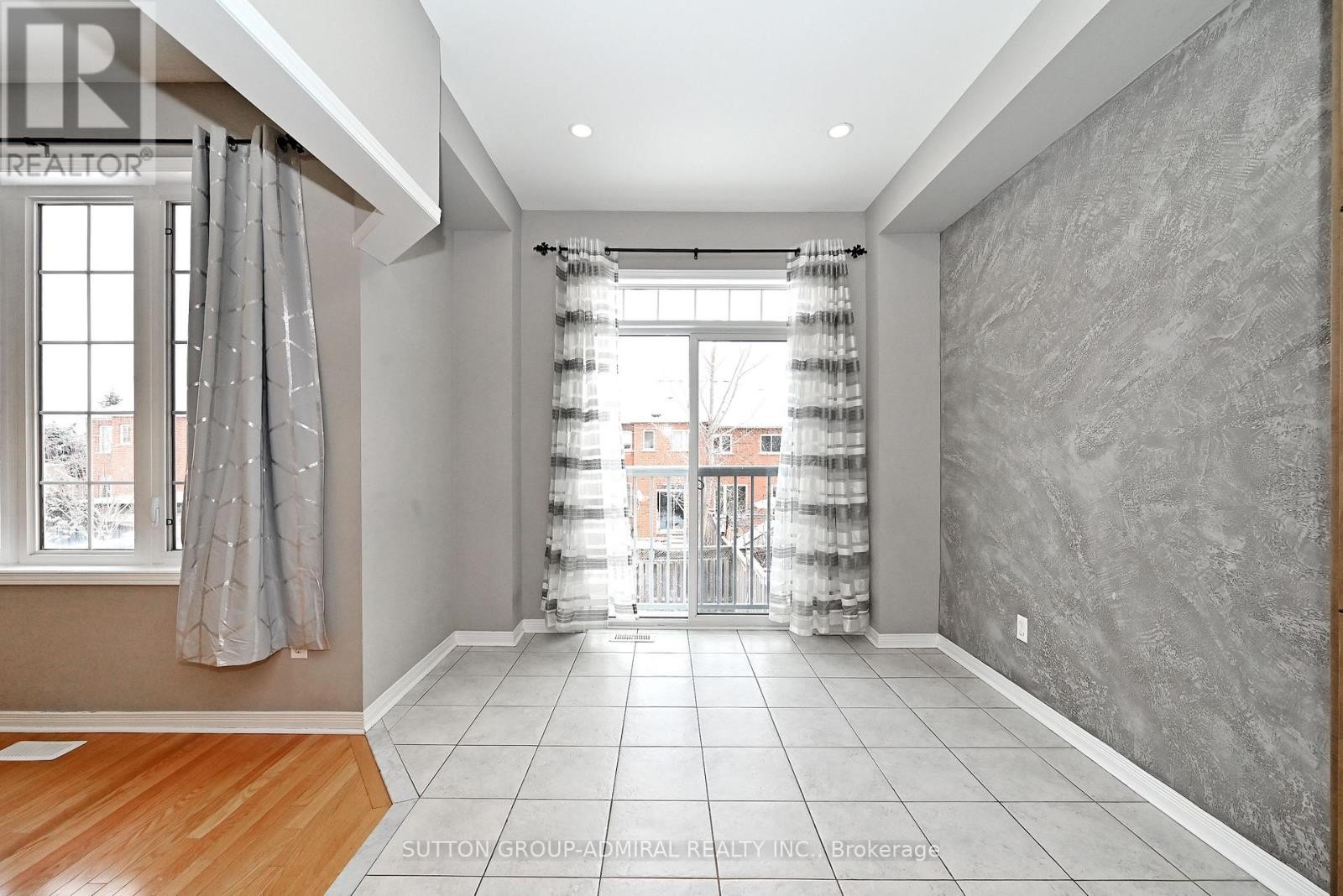 












41 BIG HILL CRESCENT

,
Vaughan (Patterson),




Ontario
L6A4S1

