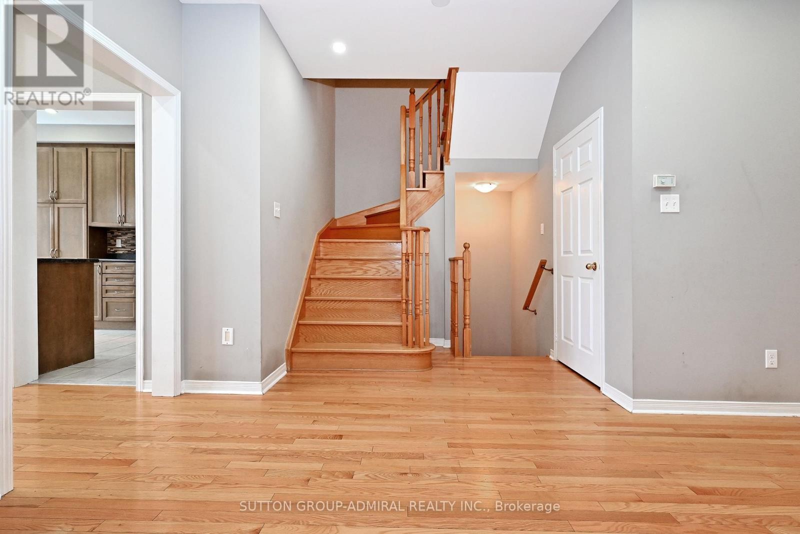 












41 BIG HILL CRESCENT

,
Vaughan (Patterson),




Ontario
L6A4S1

