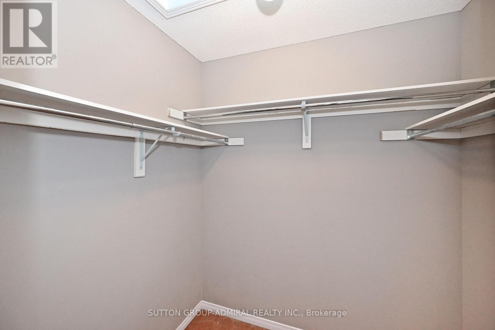 












41 BIG HILL CRESCENT

,
Vaughan (Patterson),




Ontario
L6A4S1

