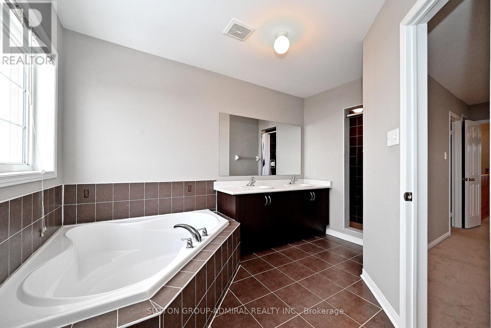 












41 BIG HILL CRESCENT

,
Vaughan (Patterson),




Ontario
L6A4S1

