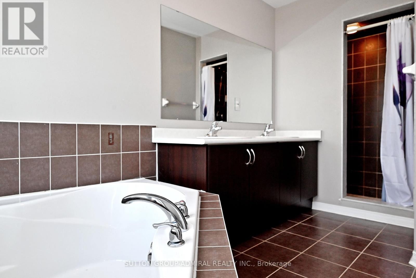 












41 BIG HILL CRESCENT

,
Vaughan (Patterson),




Ontario
L6A4S1

