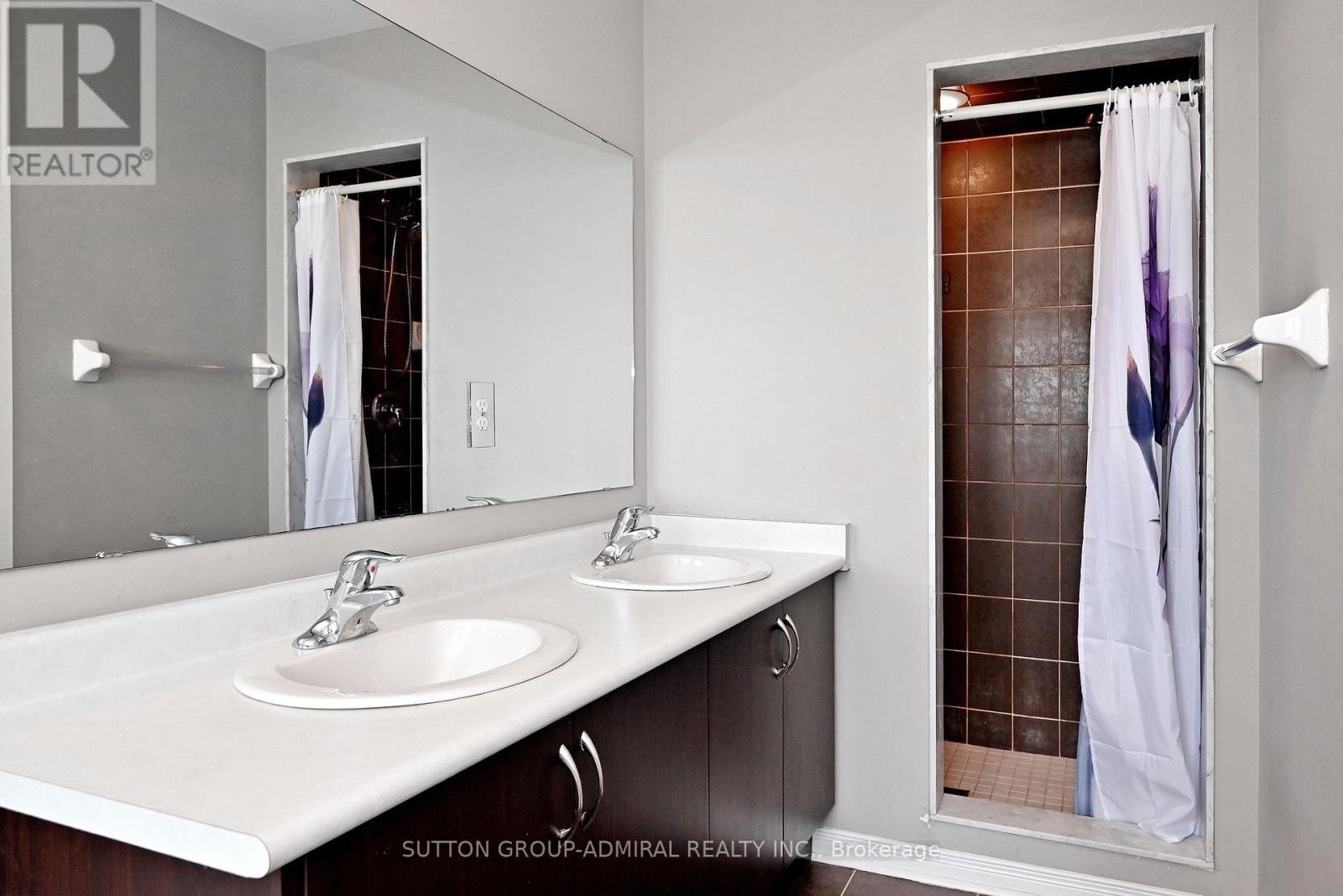 












41 BIG HILL CRESCENT

,
Vaughan (Patterson),




Ontario
L6A4S1

