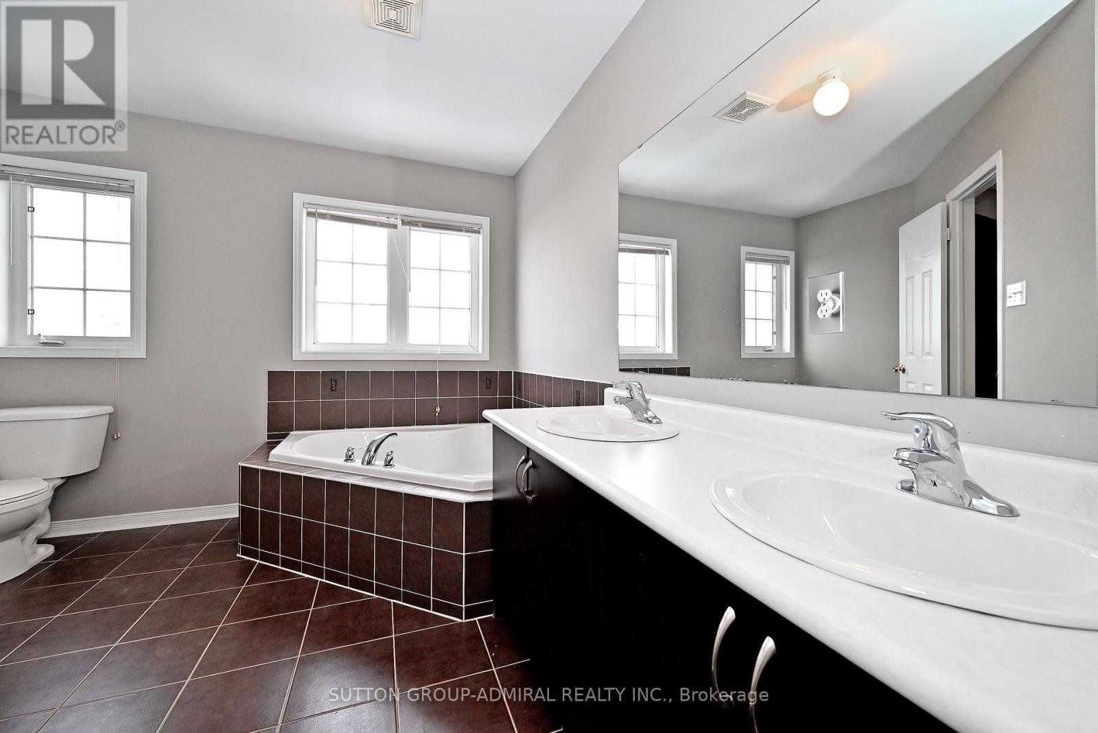 












41 BIG HILL CRESCENT

,
Vaughan (Patterson),




Ontario
L6A4S1

