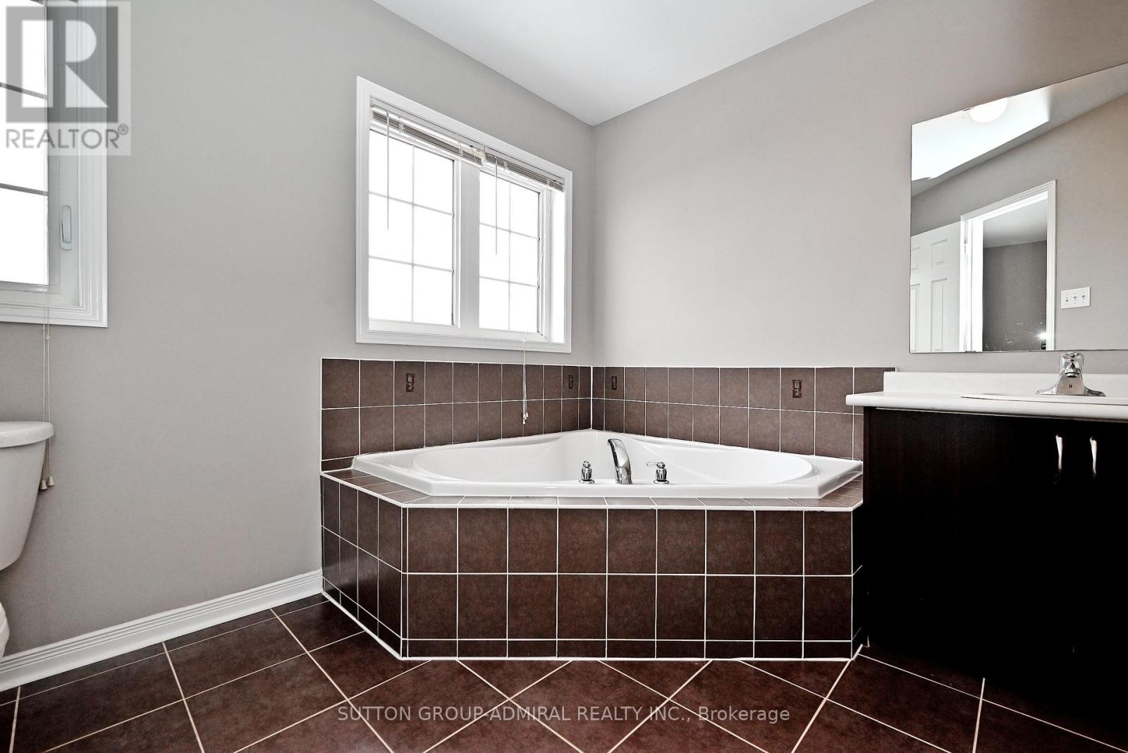 












41 BIG HILL CRESCENT

,
Vaughan (Patterson),




Ontario
L6A4S1

