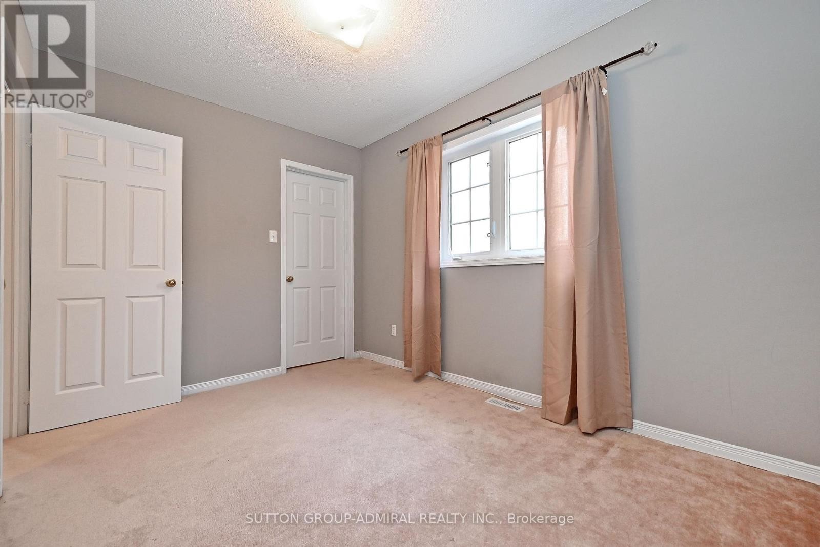 












41 BIG HILL CRESCENT

,
Vaughan (Patterson),




Ontario
L6A4S1

