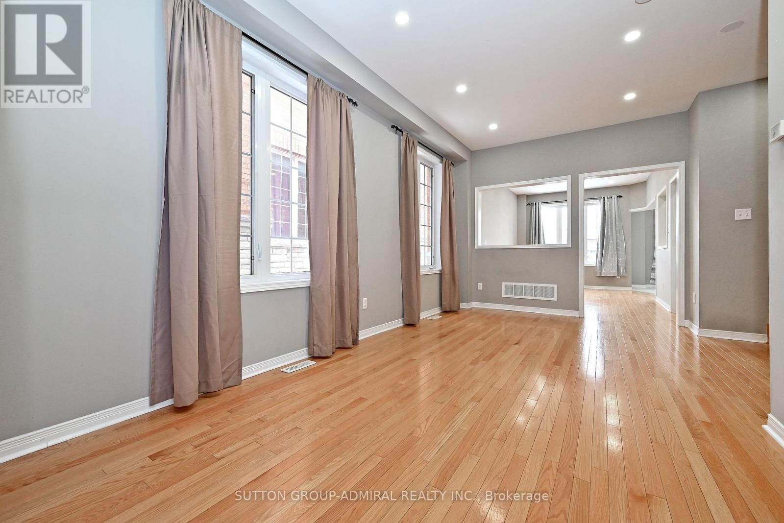 












41 BIG HILL CRESCENT

,
Vaughan (Patterson),




Ontario
L6A4S1

