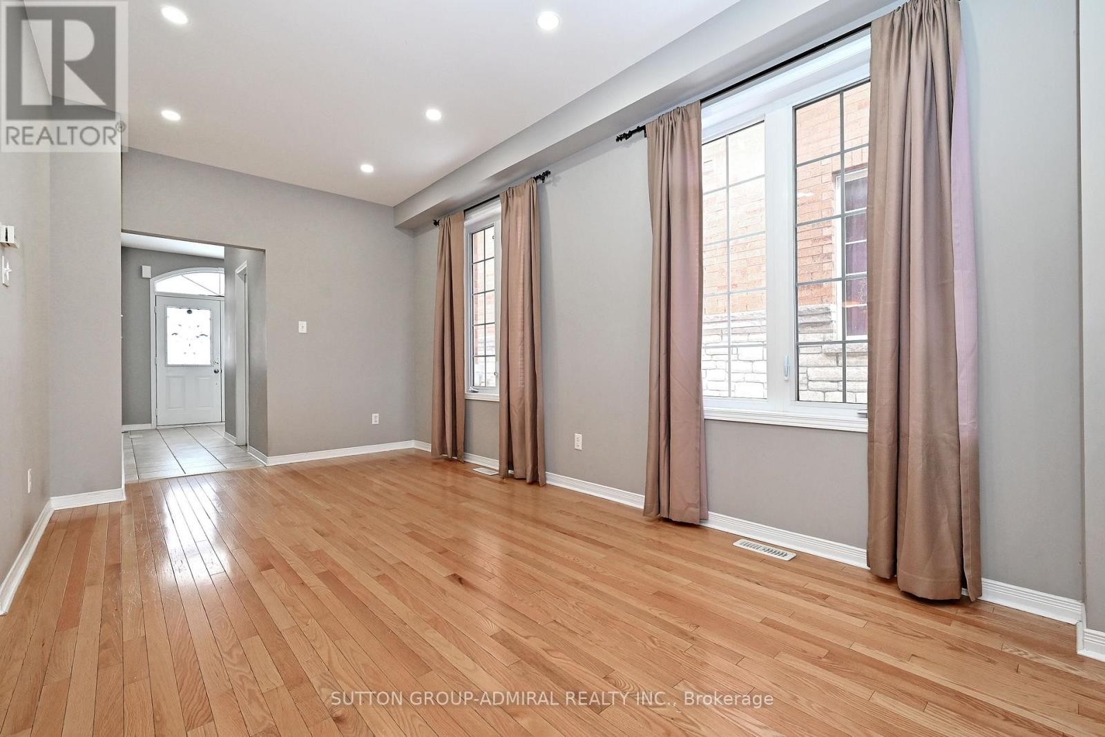 












41 BIG HILL CRESCENT

,
Vaughan (Patterson),




Ontario
L6A4S1

