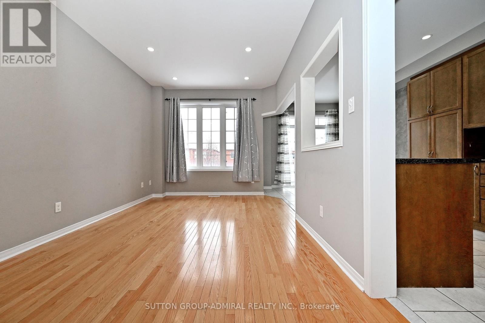 












41 BIG HILL CRESCENT

,
Vaughan (Patterson),




Ontario
L6A4S1

